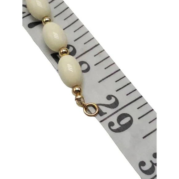 Monet Cream Acrylic Bead Beaded Necklace Lobster Closure Vintage 29 in - Picture 5 of 5